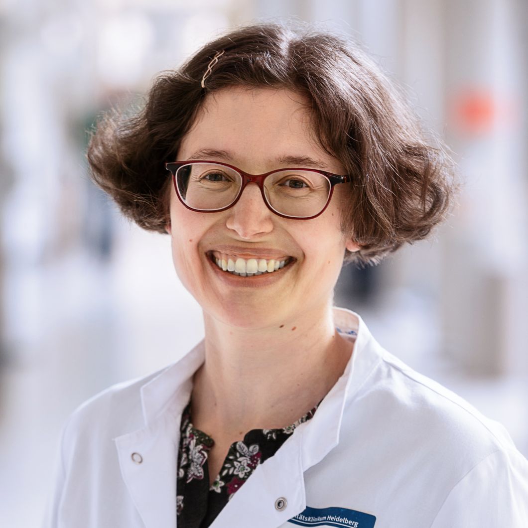 Portrait der Rheumatologin Dr. Karolina Gente.