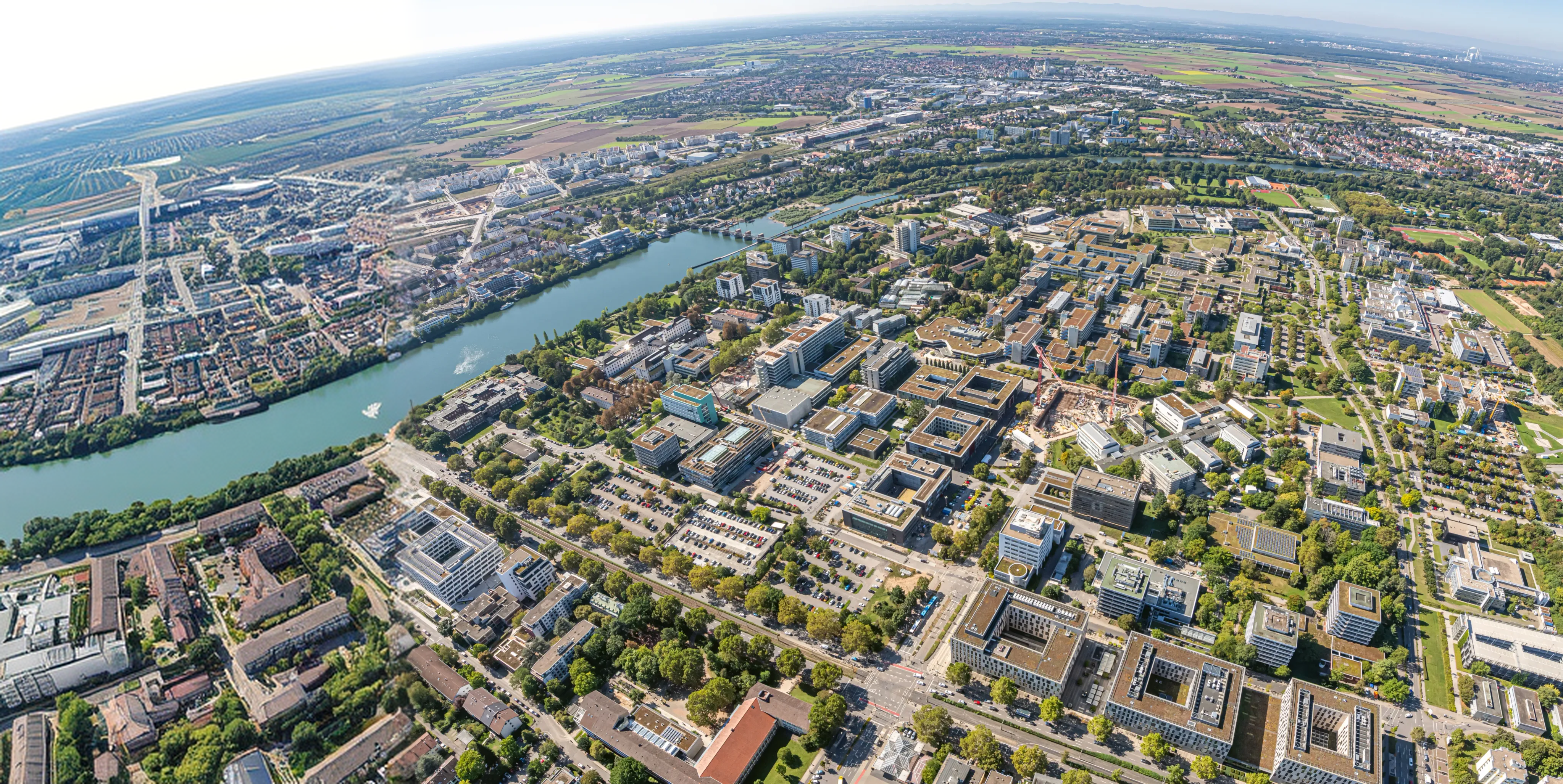Luftbild des Neuenheimer Felds mit Klinik- und Universit&auml;tsgeb&auml;uden